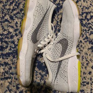 Nike Flyknit Zoom Agility wolf grey womens size 11 mens size 9